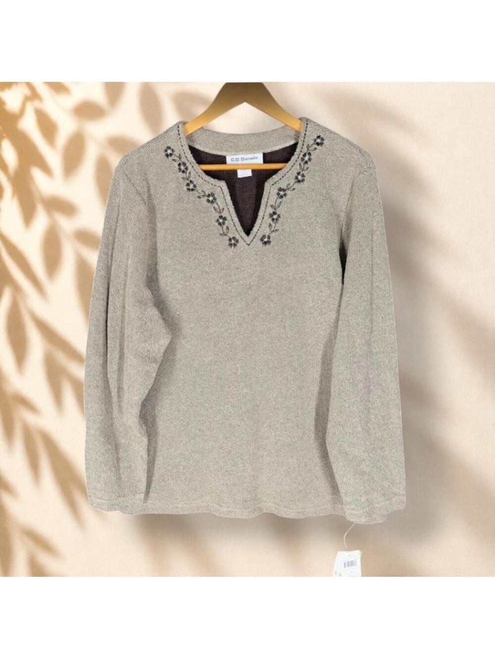 New C.D. Daniels Sweater Pullover Women 1X Plus Gray Knit V-Neck Chunky Soft
